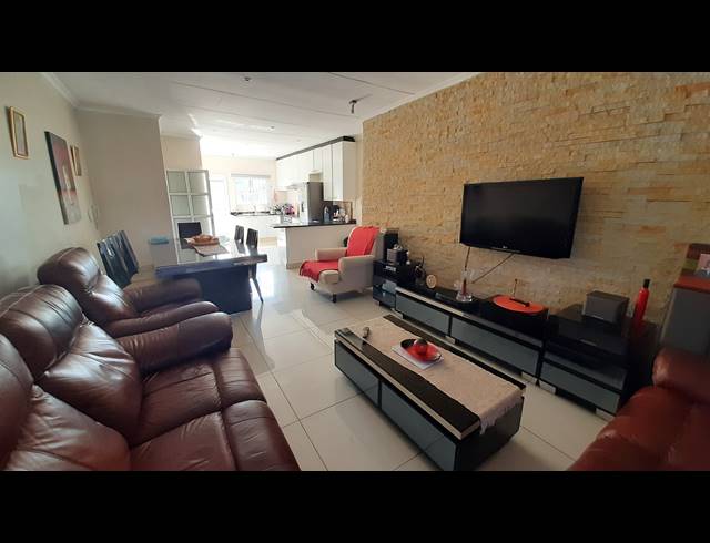 3 BEDROOM APARTMENT TO LET IN SUNNINGDALE